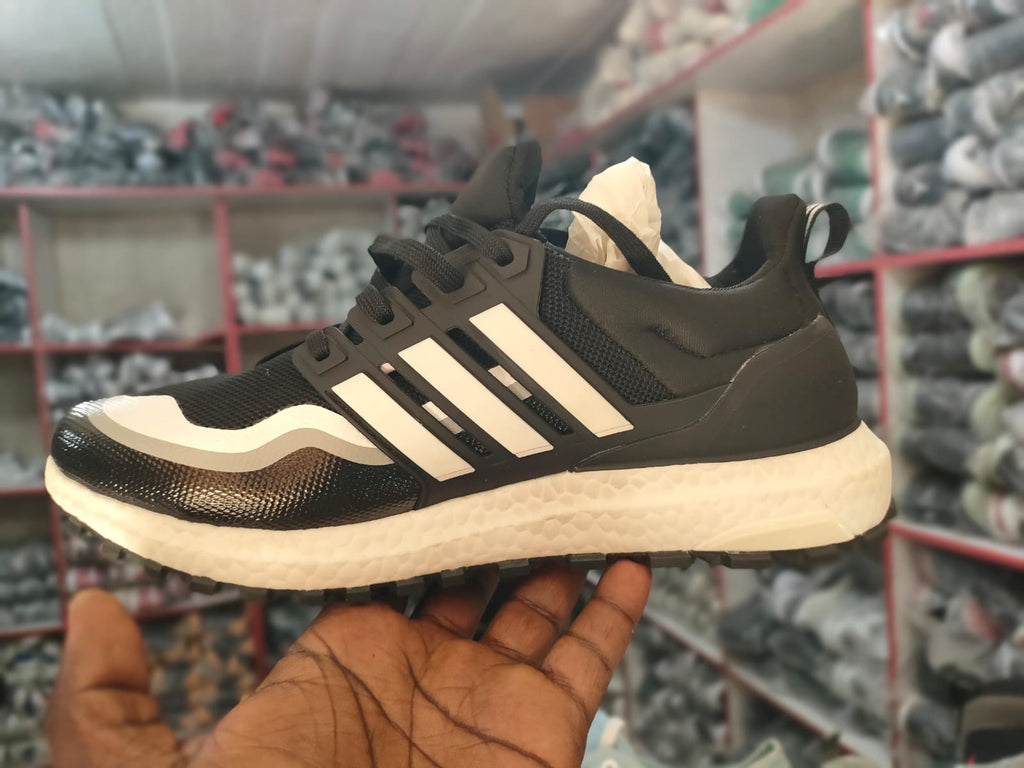 Lightweight Performance Runner Sneakers – Breathable Mesh & Cushioned Sole