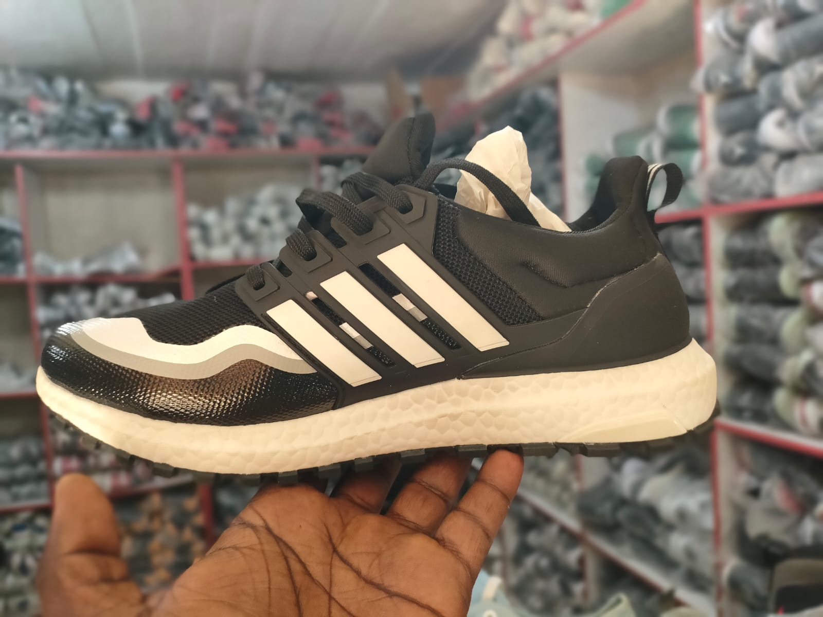 Lightweight Performance Runner Sneakers – Breathable Mesh & Cushioned Sole