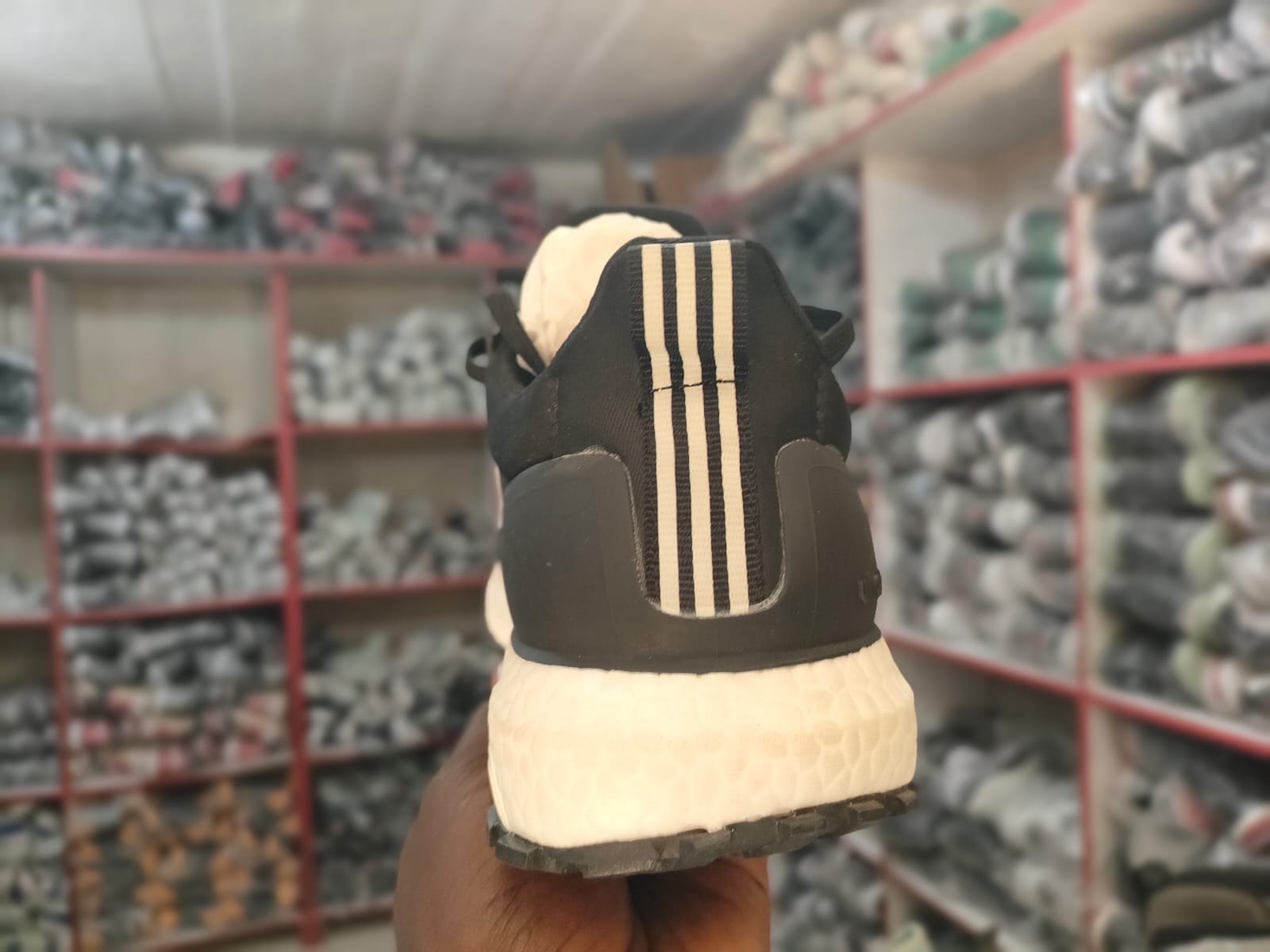 Lightweight Performance Runner Sneakers – Breathable Mesh & Cushioned Sole