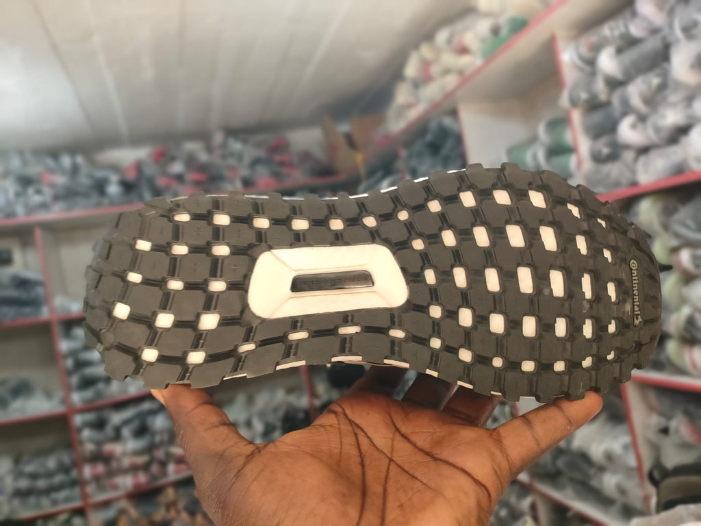 Lightweight Performance Runner Sneakers – Breathable Mesh & Cushioned Sole