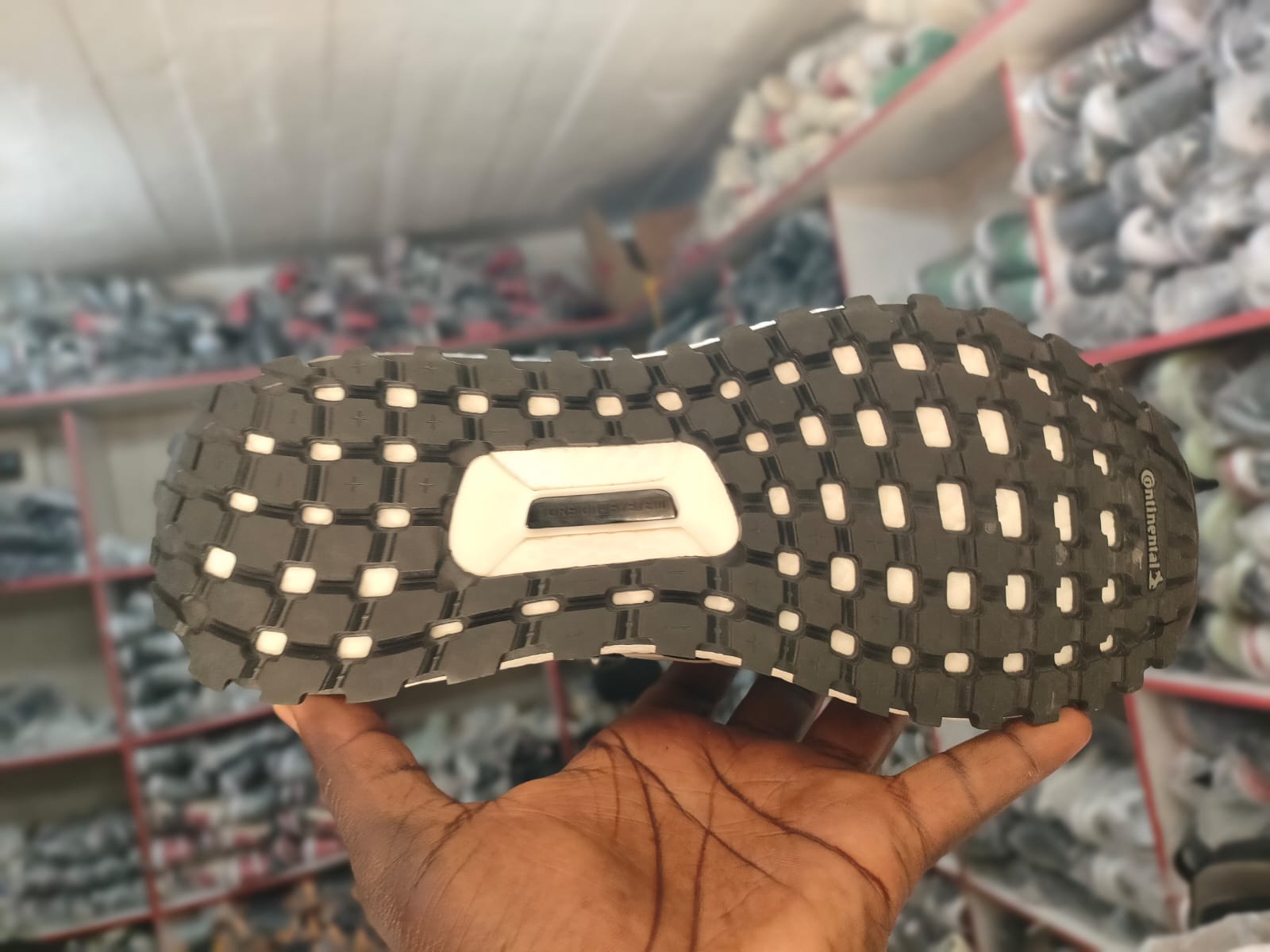 Lightweight Performance Runner Sneakers – Breathable Mesh & Cushioned Sole