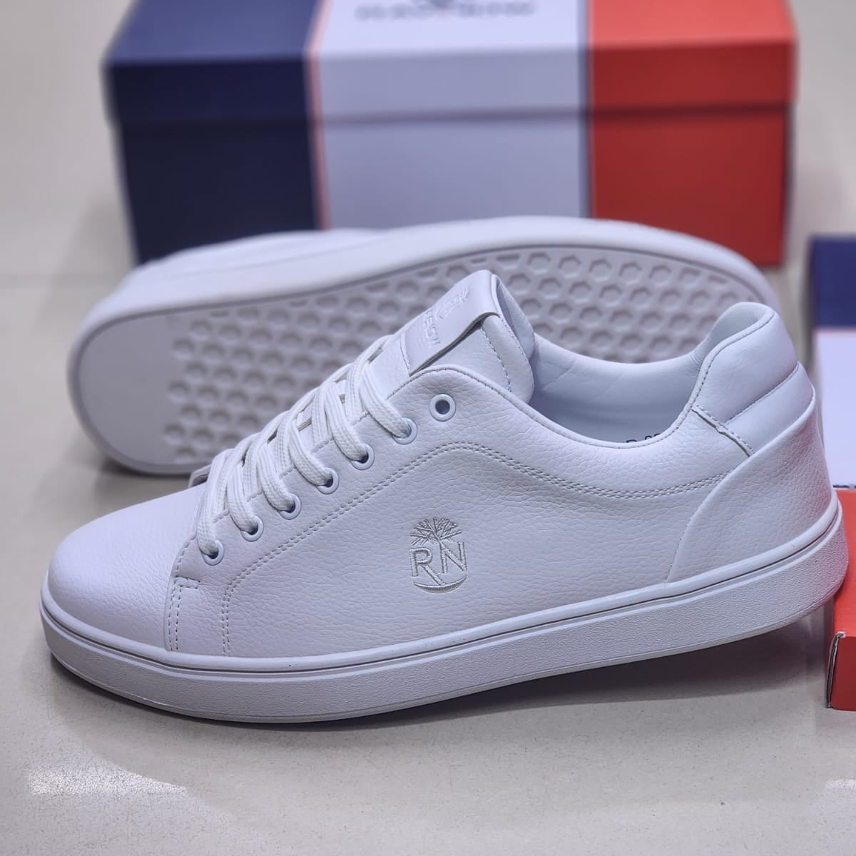 RAVNOW Classic Lifestyle Sneakers – Premium Everyday Casual Shoes